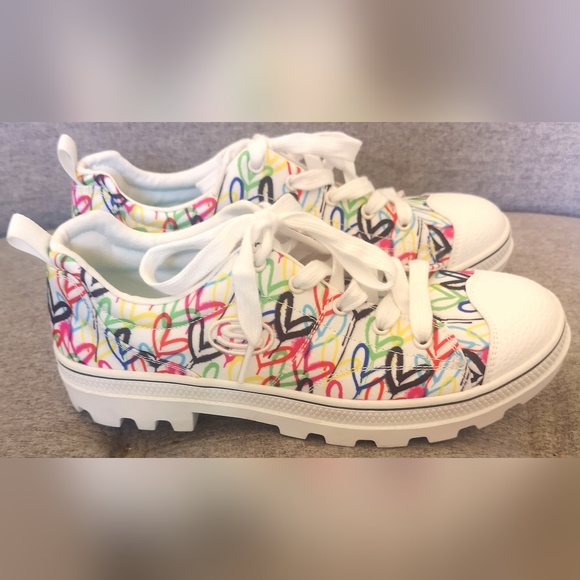 NWOT Skechers shoes with hearts - Picture 2 of 11